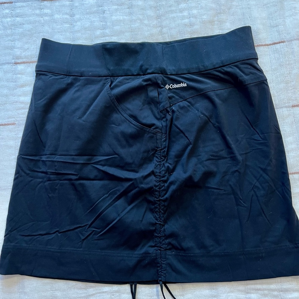 Columbia's Omni-Shield™ active side cinch skort, Size Medium, with pockets